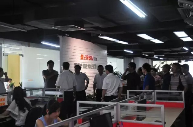 深圳市科創(chuàng)委領(lǐng)導(dǎo)及照明行業(yè)代表一行，蒞臨我司參觀指導(dǎo)